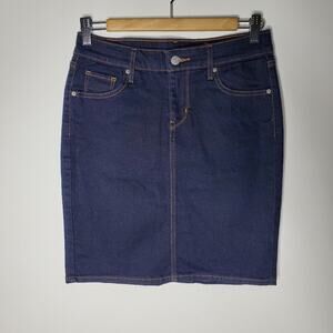 Levis Stretchy dark wash denim skirt Size 25 Excellent condition